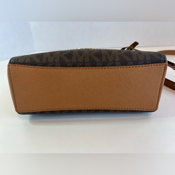 Michael Kors Hamilton Messenger Bag - EUC - Picture 6 of 10